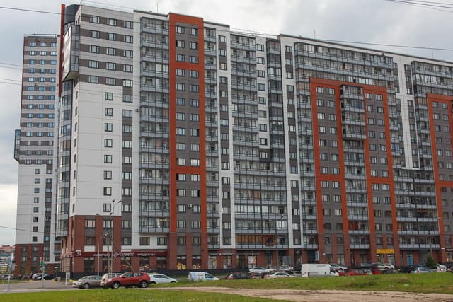 Новостройки у метро Комендантский проспект